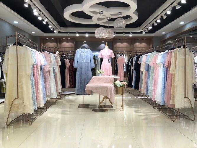 库存女装货源批发拿货方式全解析 库存服装这样拿货更赚钱